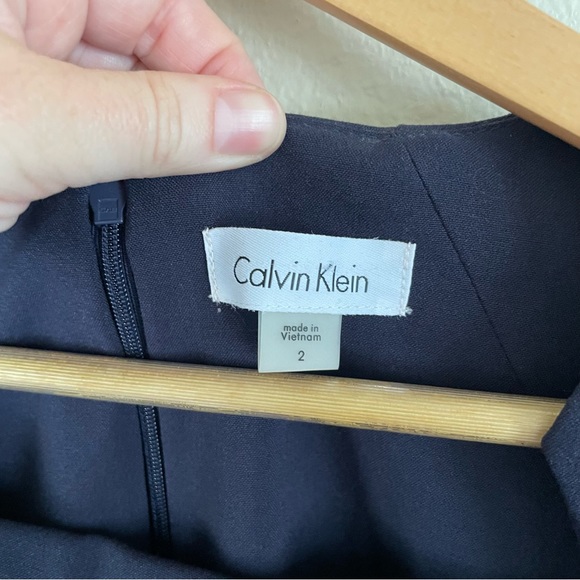 Calvin Klein Sheath Dress Gathered Side Detail Navy Size 2 NWT - Picture 6 of 11